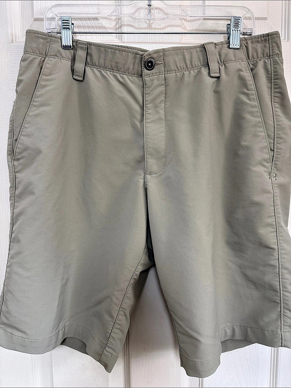Under Armour HeatGear Loose Fit Shorts Men's Khaki Waist 36
